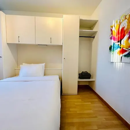 Urbanstay Suites Apartment In Charming Sablon Brussels Exterior photo